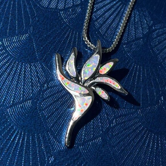 AYD Beautiful White Opal torch Pendant - Picture 1 of 13